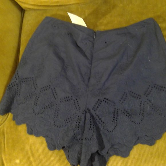 Three pairs of Like New size 4 shorts - Picture 10 of 10